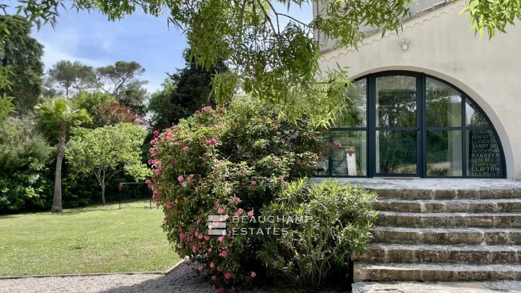 Villa familiale avec dépendance dans un domaine fermé – Tranquillité et espace