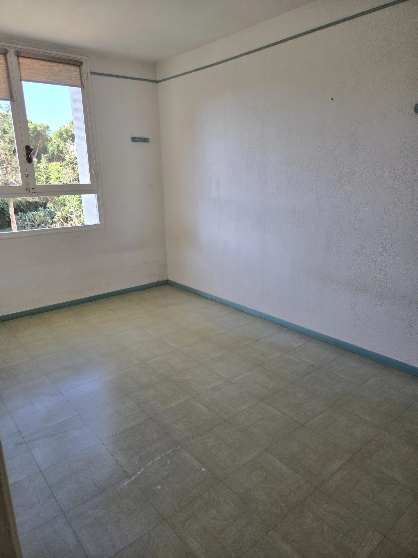 Fréjus - T3 à rafraîchir à 5 mns du centre à pied