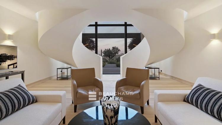 Villa d'exception avec vue panoramique sur la baie de Saint-Tropez