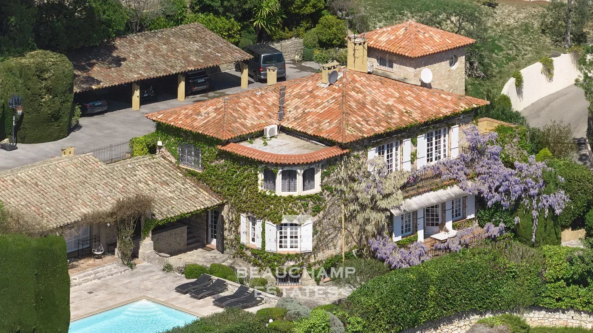 Bastide en pierre 6 chambres avec vue mer panoramique dans un domaine fermé à Mougins