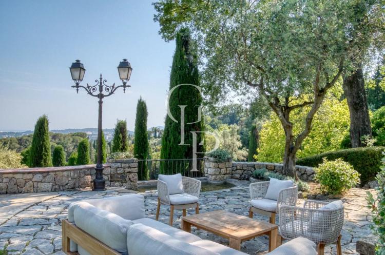 DOMAINE DE MOUGINS