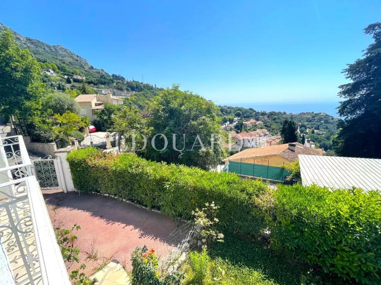Villa à vendre avec belle vue panoramique sur la mer, grand jardin et deux parkings