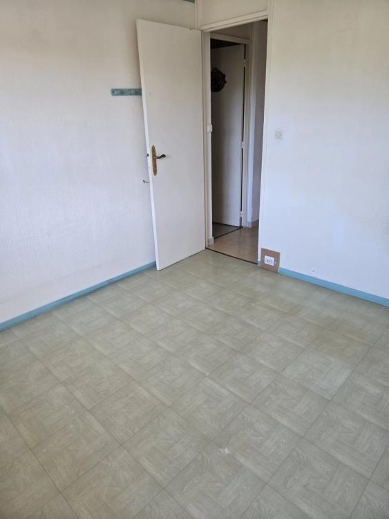 Fréjus - T3 à rafraîchir à 5 mns du centre à pied