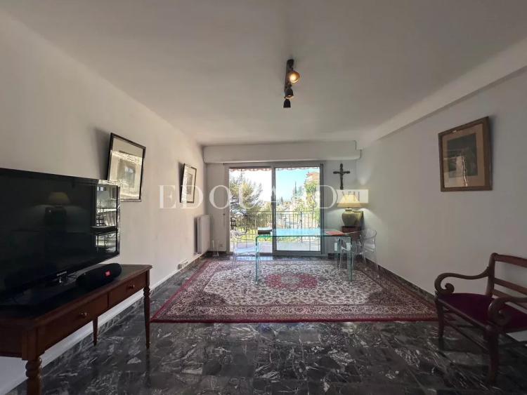 Beau trois pièces traversant à vendre avec terrasse et cave, dans le renommé quartier du Golfe Bleu