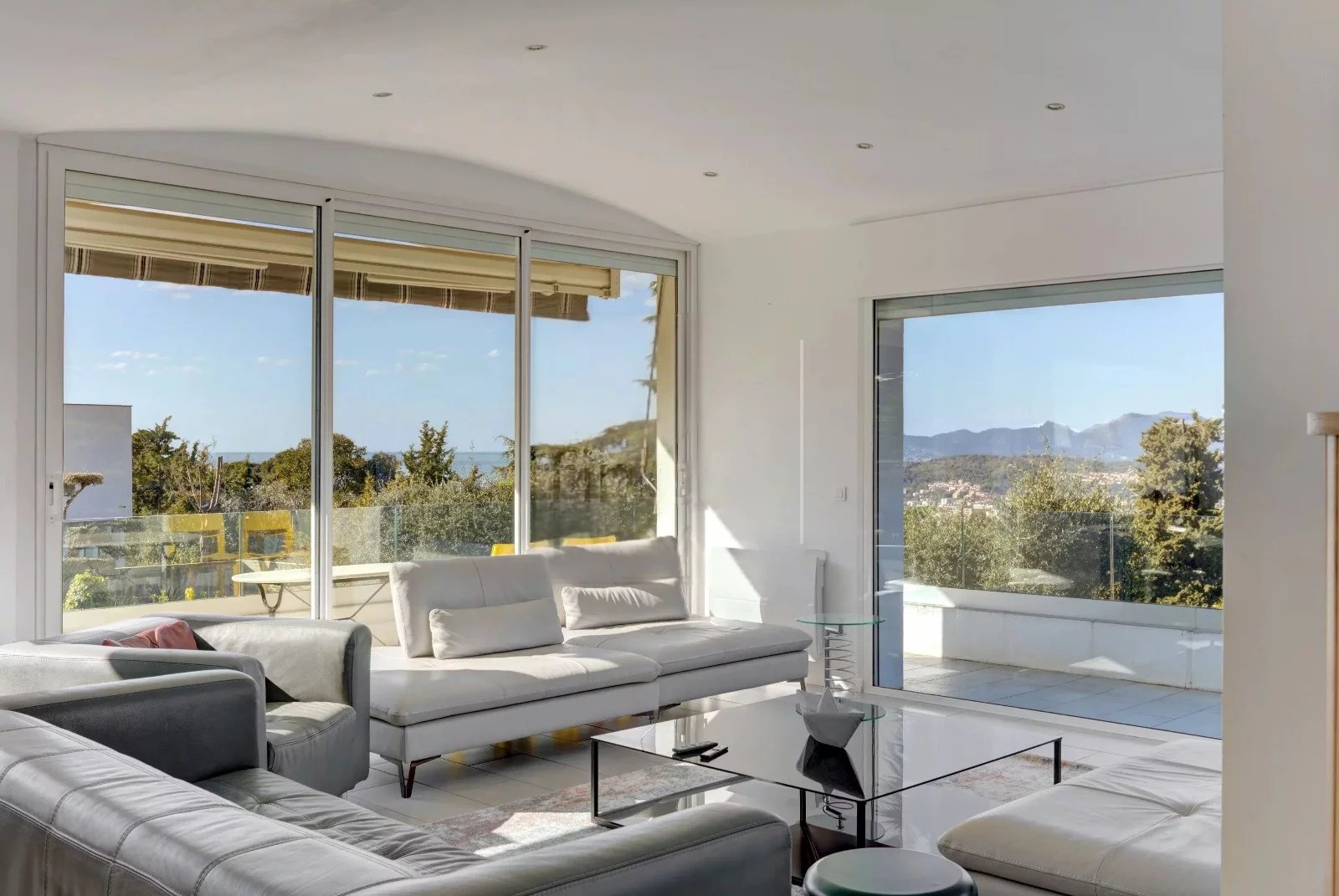 Villa contemporaine 258 m² – Vue mer, piscine, prestations haut de gamme