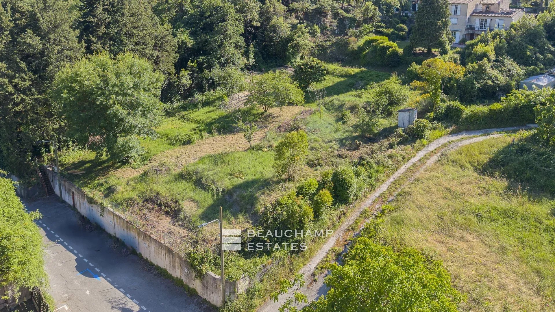 Mougins – Terrain avec permis pour villa provençale et piscine