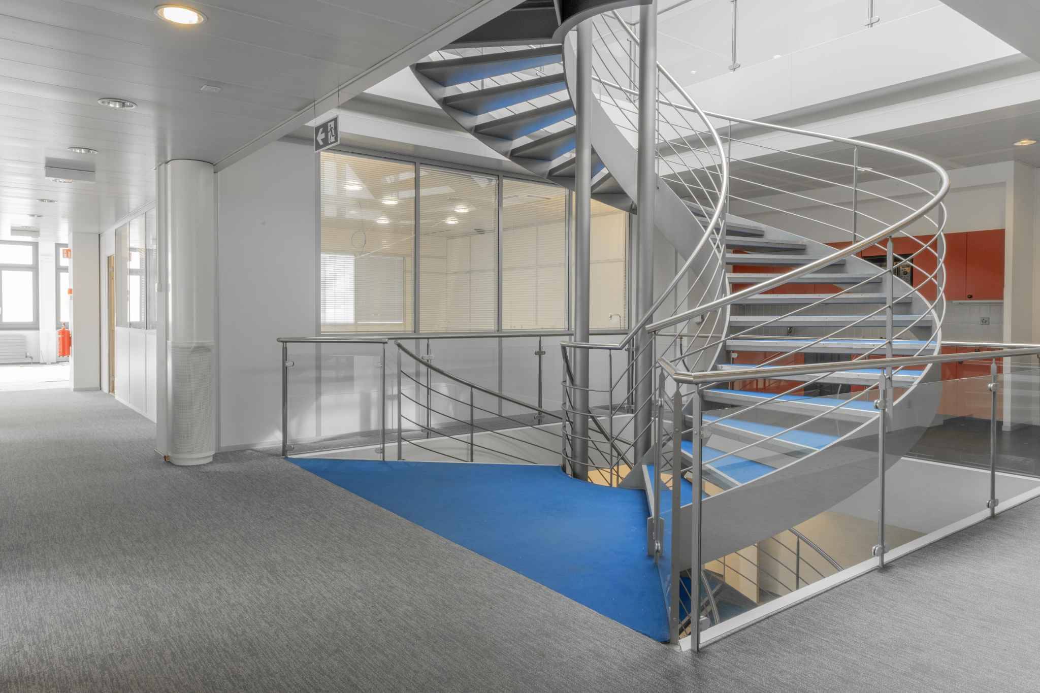BÂTIMENT MULTIFONCTIONNEL DE 3 NIVEAUX À MEYRIN