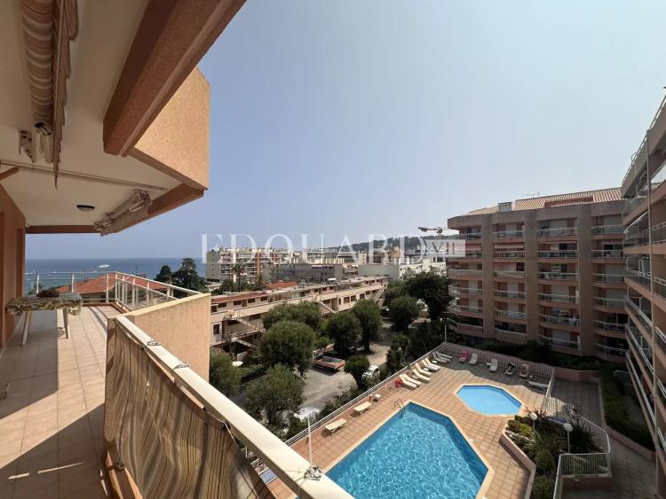 En exclusivité trois pièces avec vaste terrasse, splendide vue mer et double garage, dans immeuble de standing