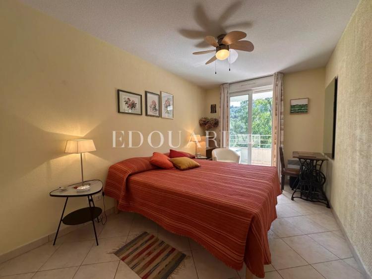 Grand deux pièces en excellent état avec belle terrasse et possibilité garage, exclusivité