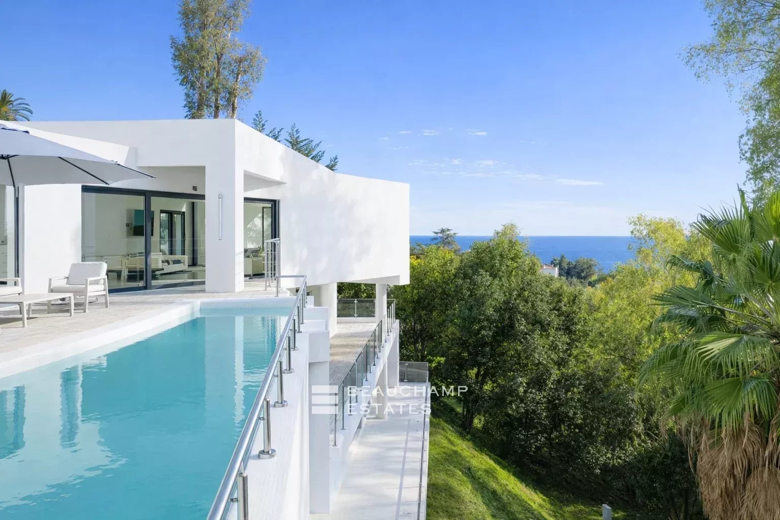 Villa contemporaine - vue mer & volumes généreux – Cannes