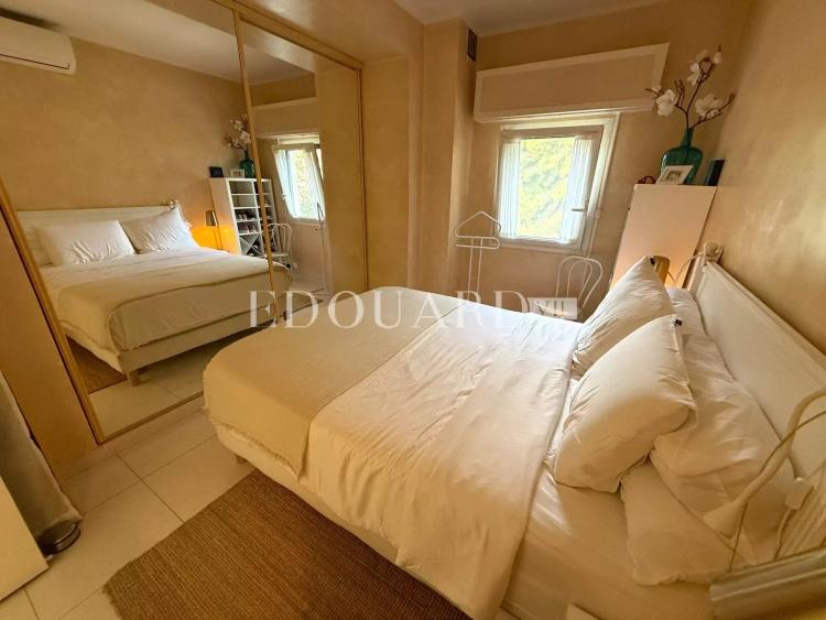 En exclusivité superbe trois pièces de 81 m² avec magnifique vue mer panoramique et parking