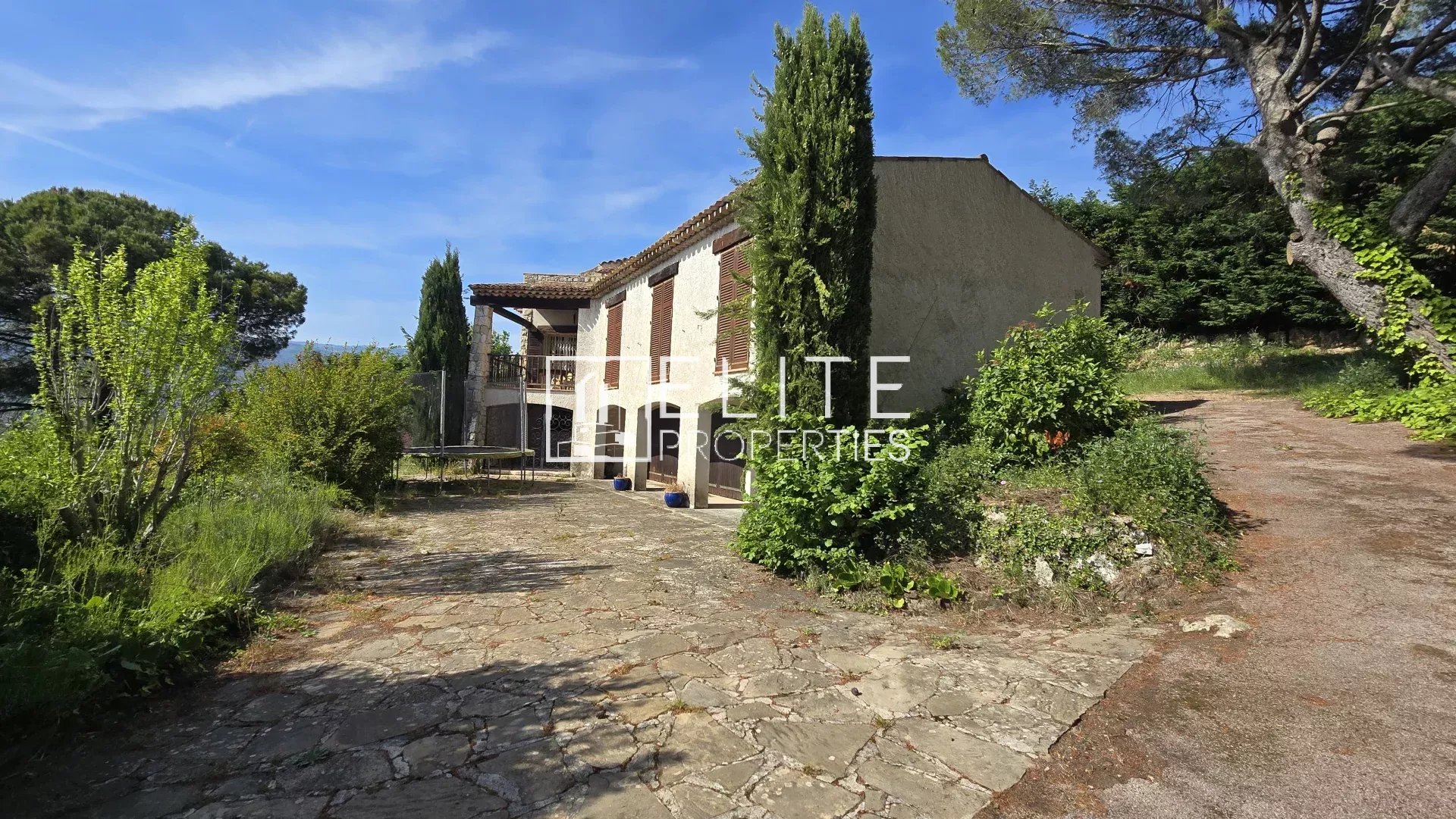 VILLA 333 m² + PISCINE – MOUANS-SARTOUX