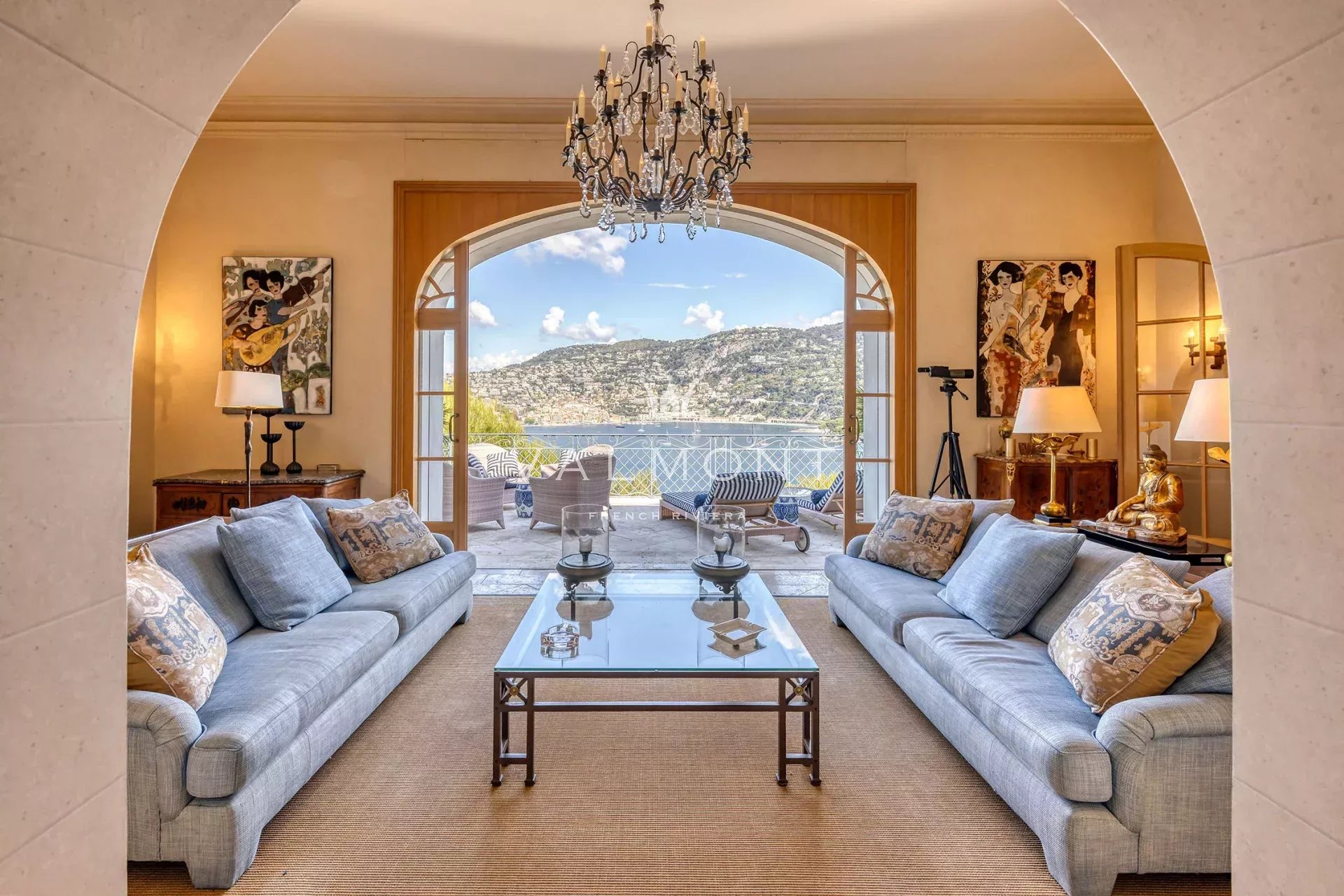 ELEGANTE VILLA AVEC UNE VUE IMPRENABLE SUR LA MER
