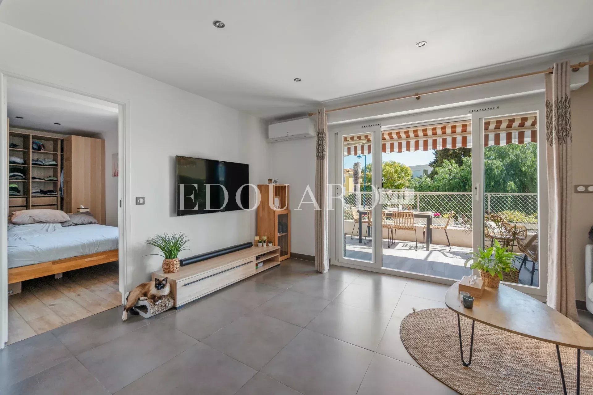 Sur la commune de Villefranche sur Mer,  charmant trois/quatre pièces à vendre avec grande terrasse