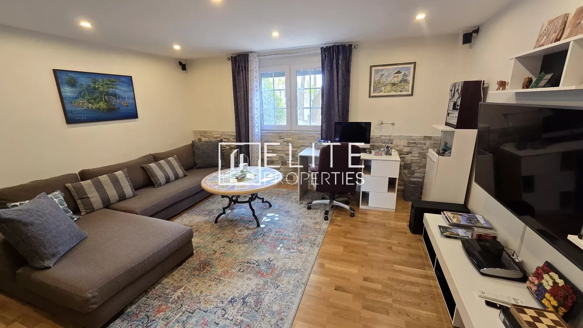 MAISON 9 PIÈCES DE 300 m² + GARAGE – CABRIS