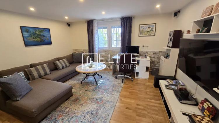 MAISON 9 PIÈCES DE 300 m² + GARAGE – CABRIS