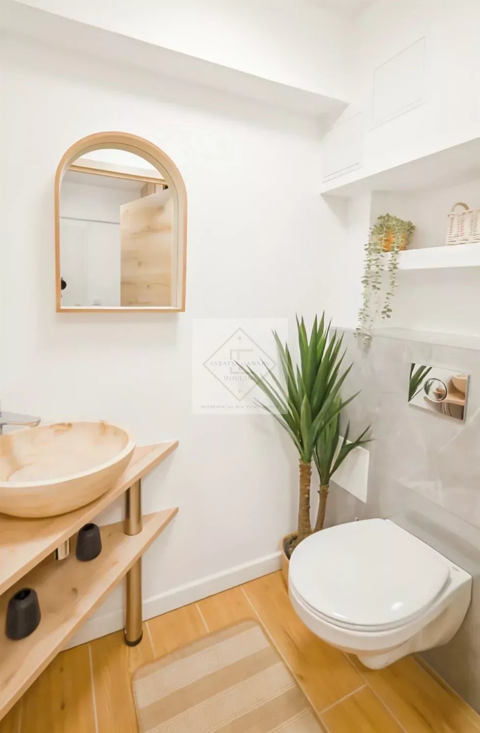 Palm Beach – Superbe 2 pièces entièrement refait Place de l’Étang