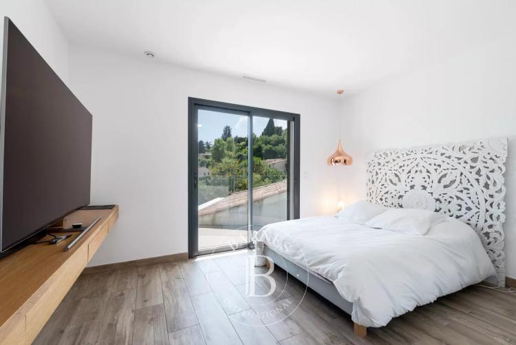 Saint-Paul-de-Vence - villa contemporaine avec piscine à deux pas du village