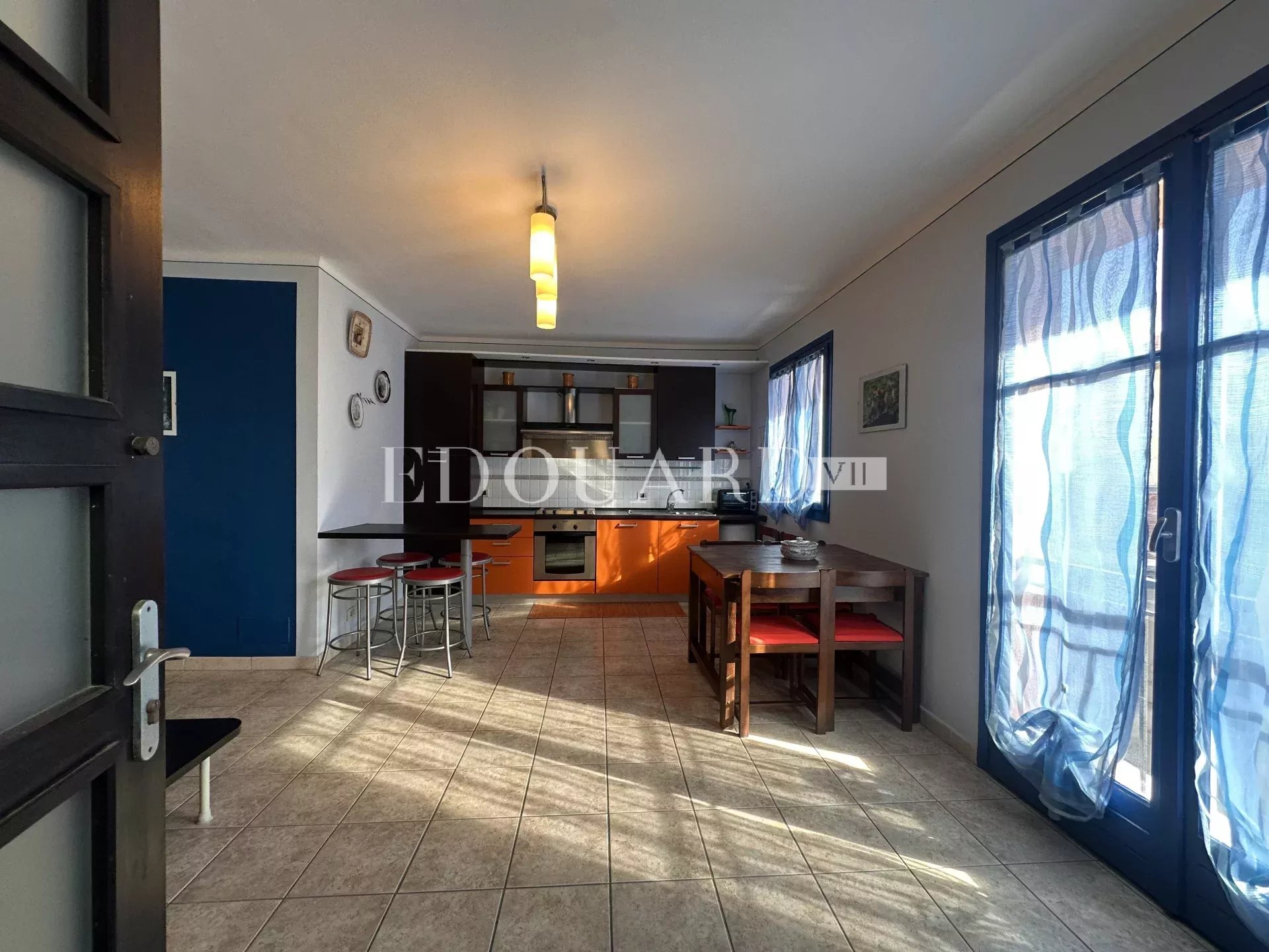 Trois pièces à vendre avec grande terrasse, au cœur du splendide quartier résidentiel de Garavan, exclusivité