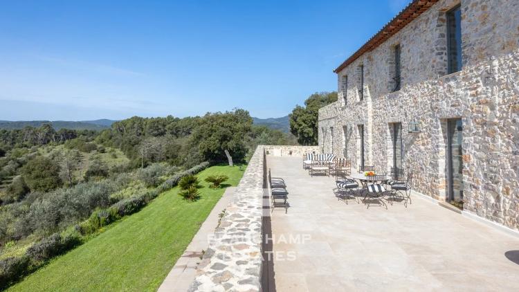 Bastide en Pierre de 20 Hectares vue panoramique - Fayence