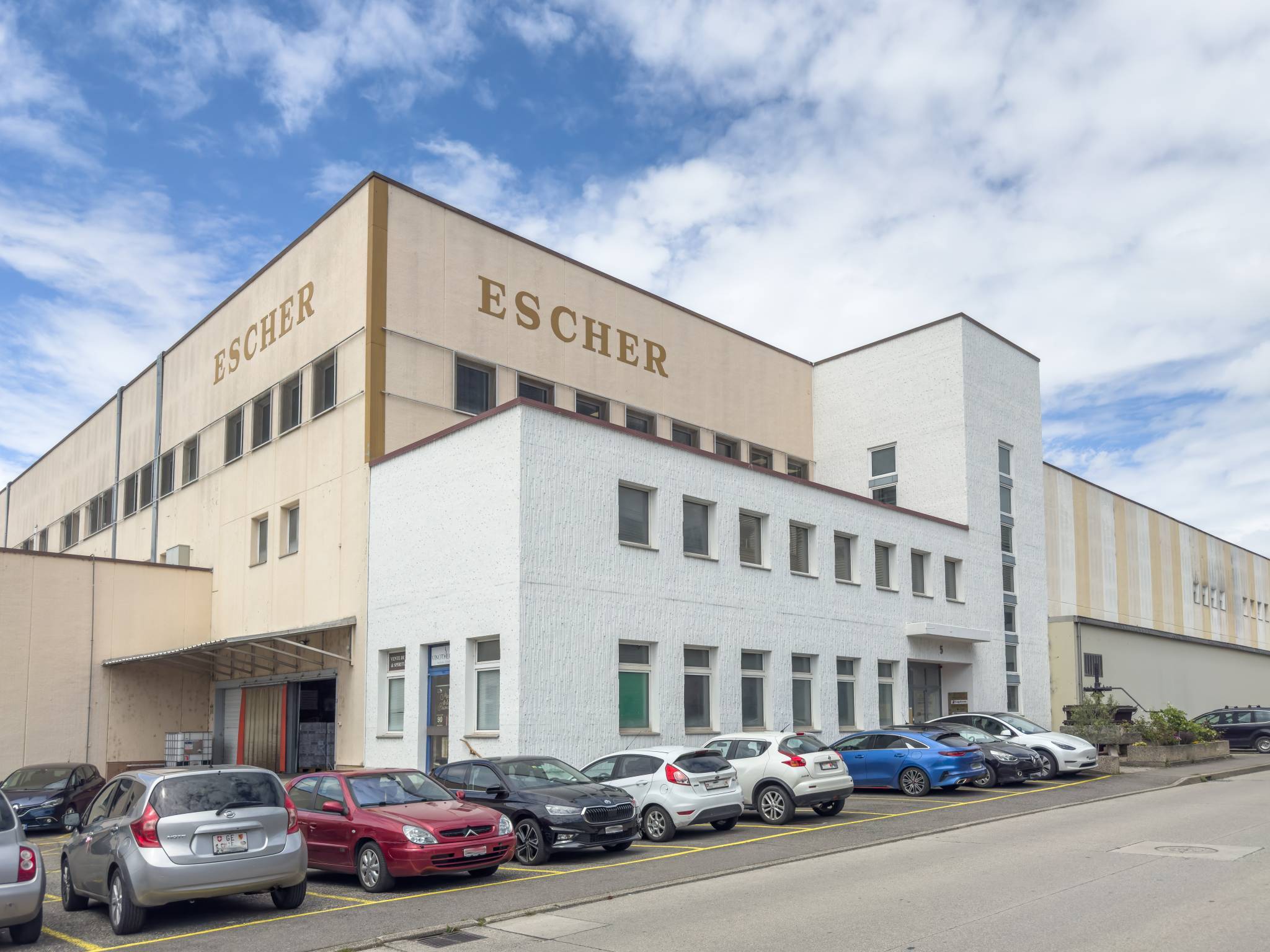 Surface de bureaux/ateliers de 337m2 à Satigny