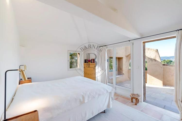 PROCHE MOUGINS – DOMAINE DE CASTELLARAS – VILLA COUELLE