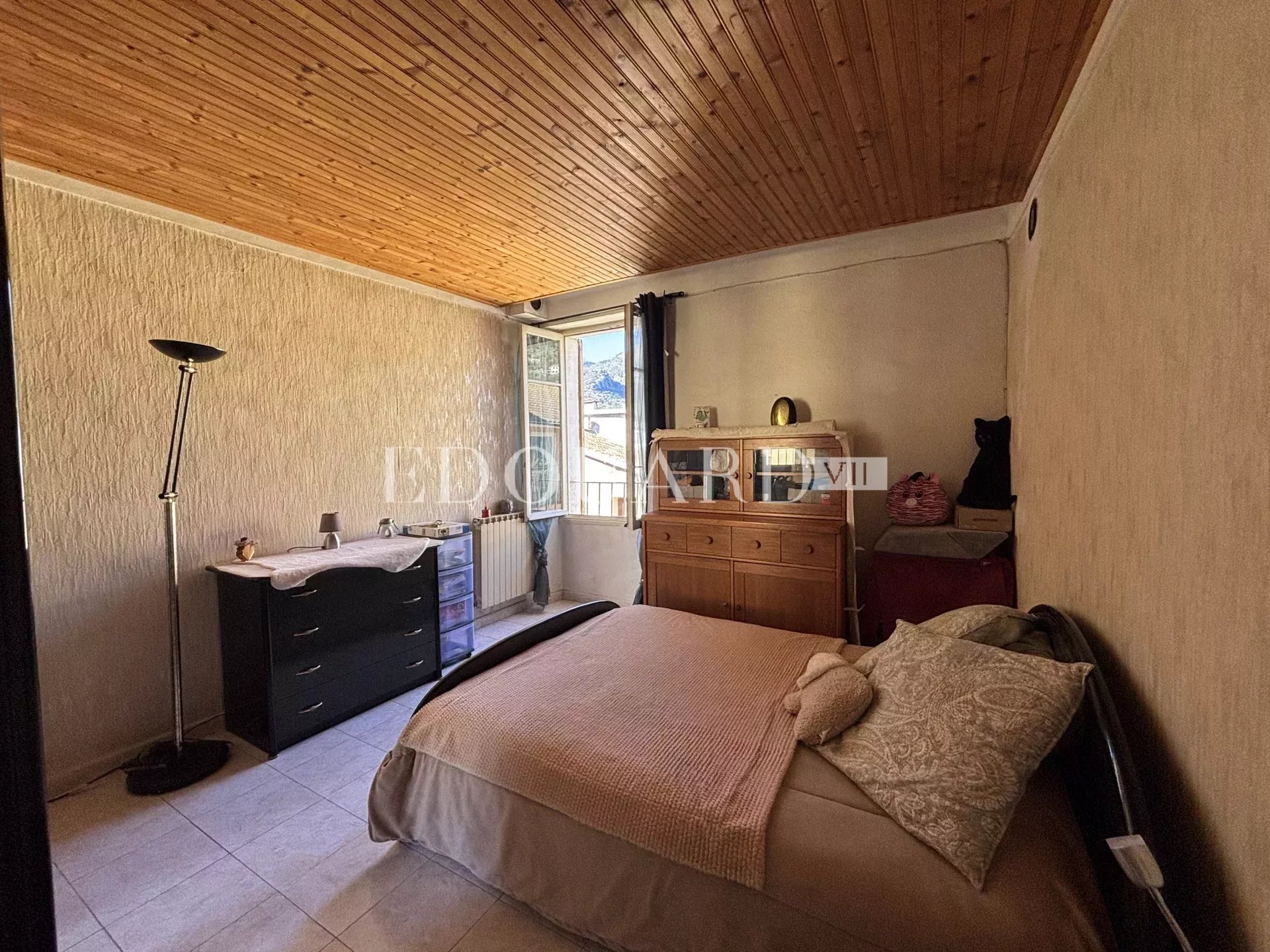 En exclusivité grand trois pièces à vendre, situé au cœur du célèbre village historique de Sospel