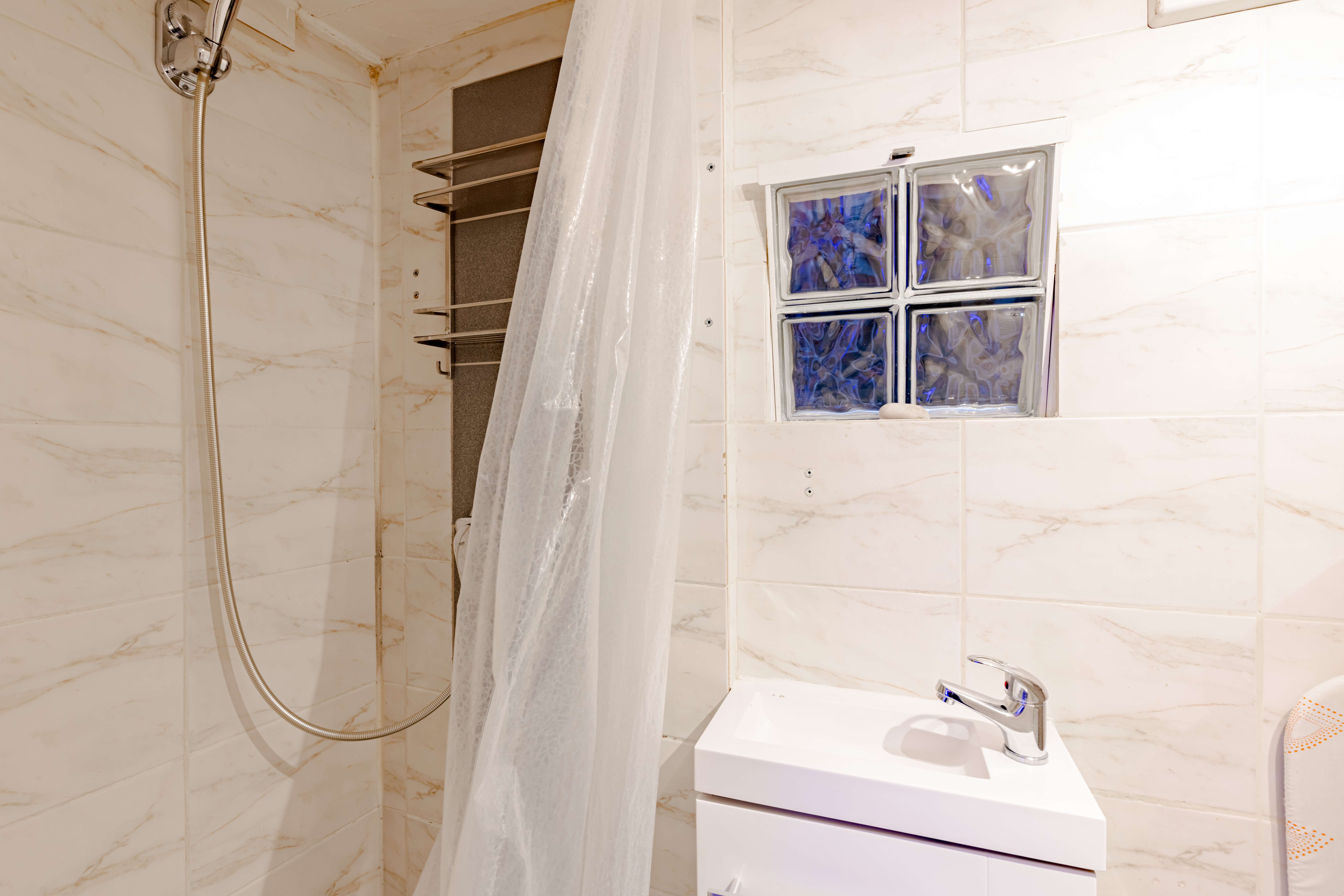 STUDIO - PIED A TERRE IDEAL