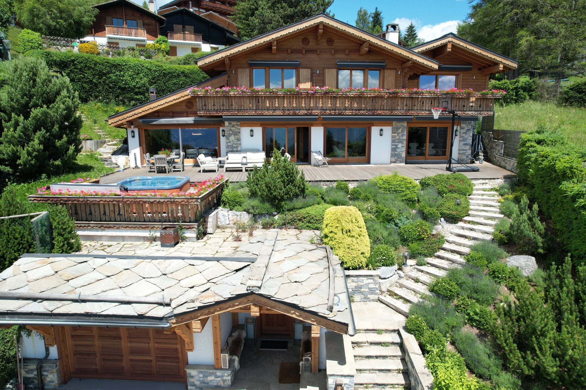 EXCLUSIVITÉ - Magnifique chalet avec vue panoramique SUR LA
PLAINE DU RHÔNE ET LES ALPES