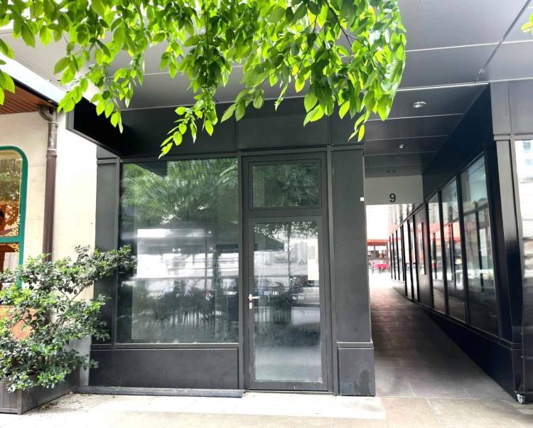 Emplacement stratégique : arcade de 100m² en plein cœur d’une zone passante