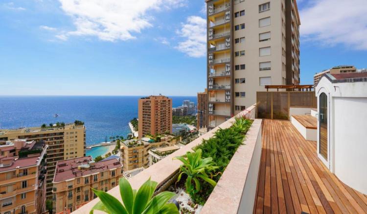 Exceptionnel penthouse en location avec piscine privée et vue mer panoramique