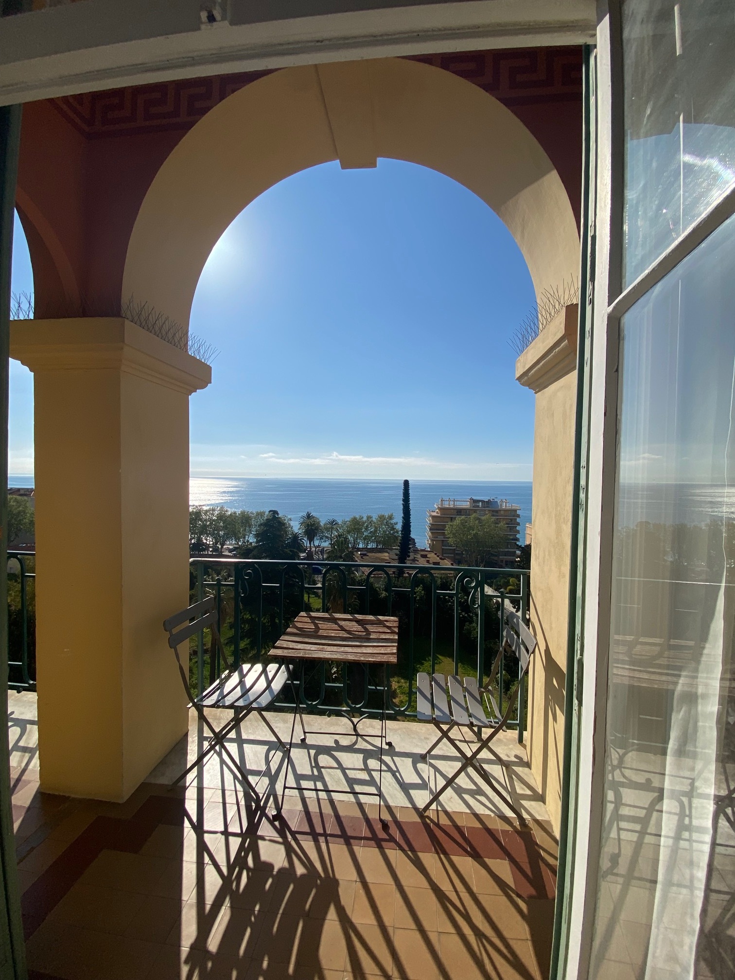 Vue mer & élégance ? Terrasse – Résidence L’Impérial | Menton
