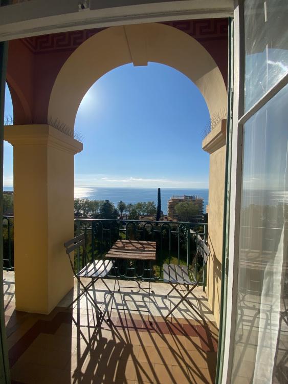 Vue mer & élégance ? Terrasse – Résidence L’Impérial | Menton