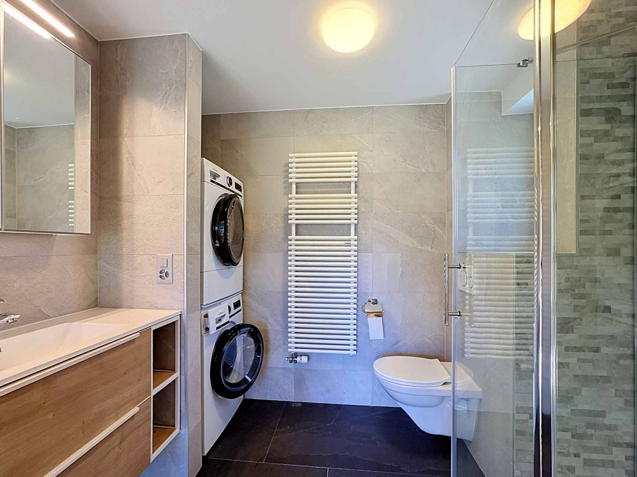 CHALET DE 15,5 PIÈCES
COMPOSÉ DE TROIS APPARTEMENTS INDÉPENDANTS