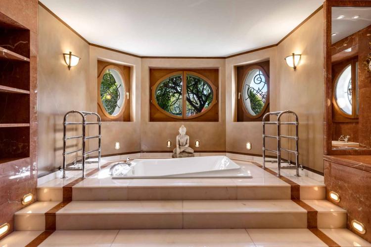 Perle architecturale au bord du lac