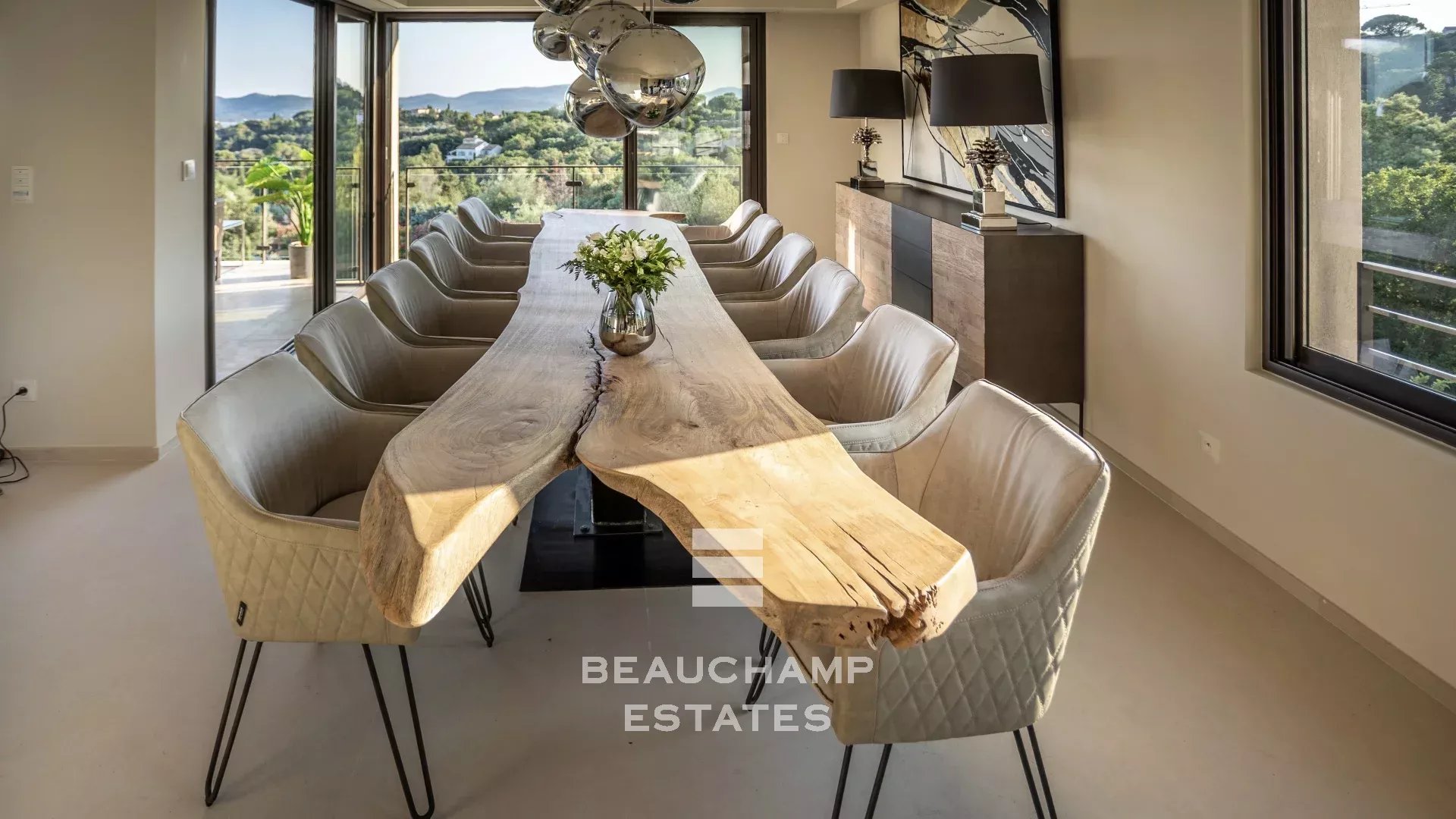 Villa d'exception avec vue mer dans le domaine privé de Beauvallon