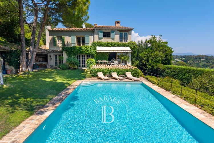 Saint-Paul-de-Vence – Propriété de charme avec vue panoramique au cœur d’un domaine sécurisé