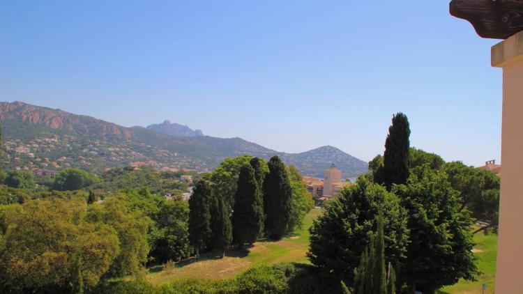 À vendre – Studio cabine avec vue exceptionnelle sur l'Estérel et la baie d'Agay