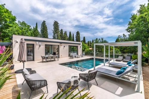 5mn de Valbonne - Magnifique maison contemporaine – 5 chambres – Domotique – Piscine – Studio indépendant