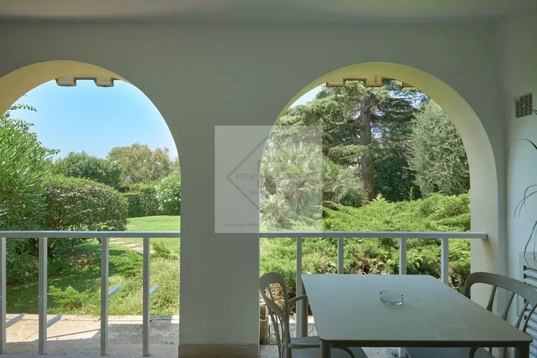 CANNES Californie - Élégant 2 pièces rénové avec vue mer et jardin