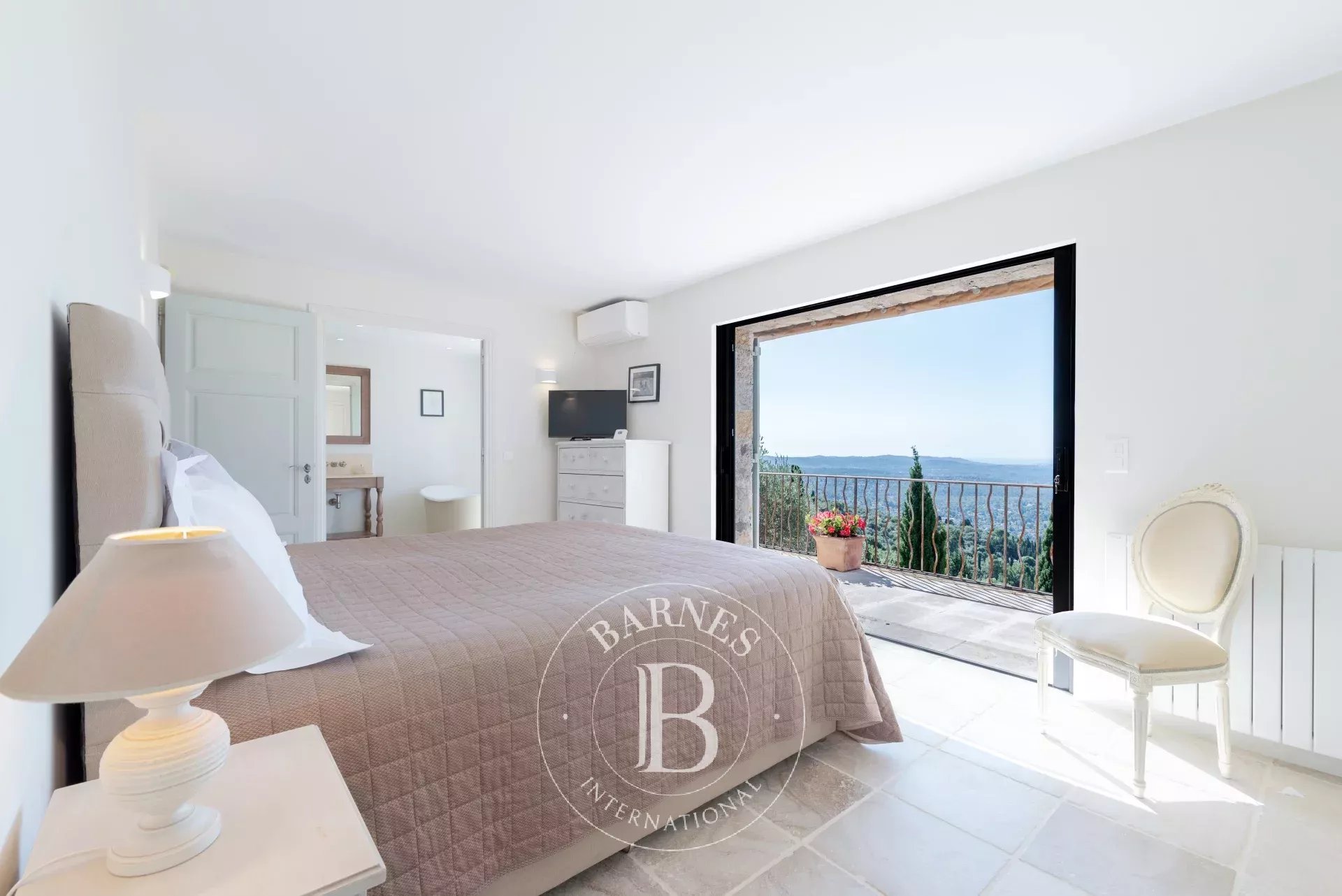 EXCLUSIVITÉ Spéracèdes - Villa  provençale entièrement rénovée vue panoramique - 5 chambres