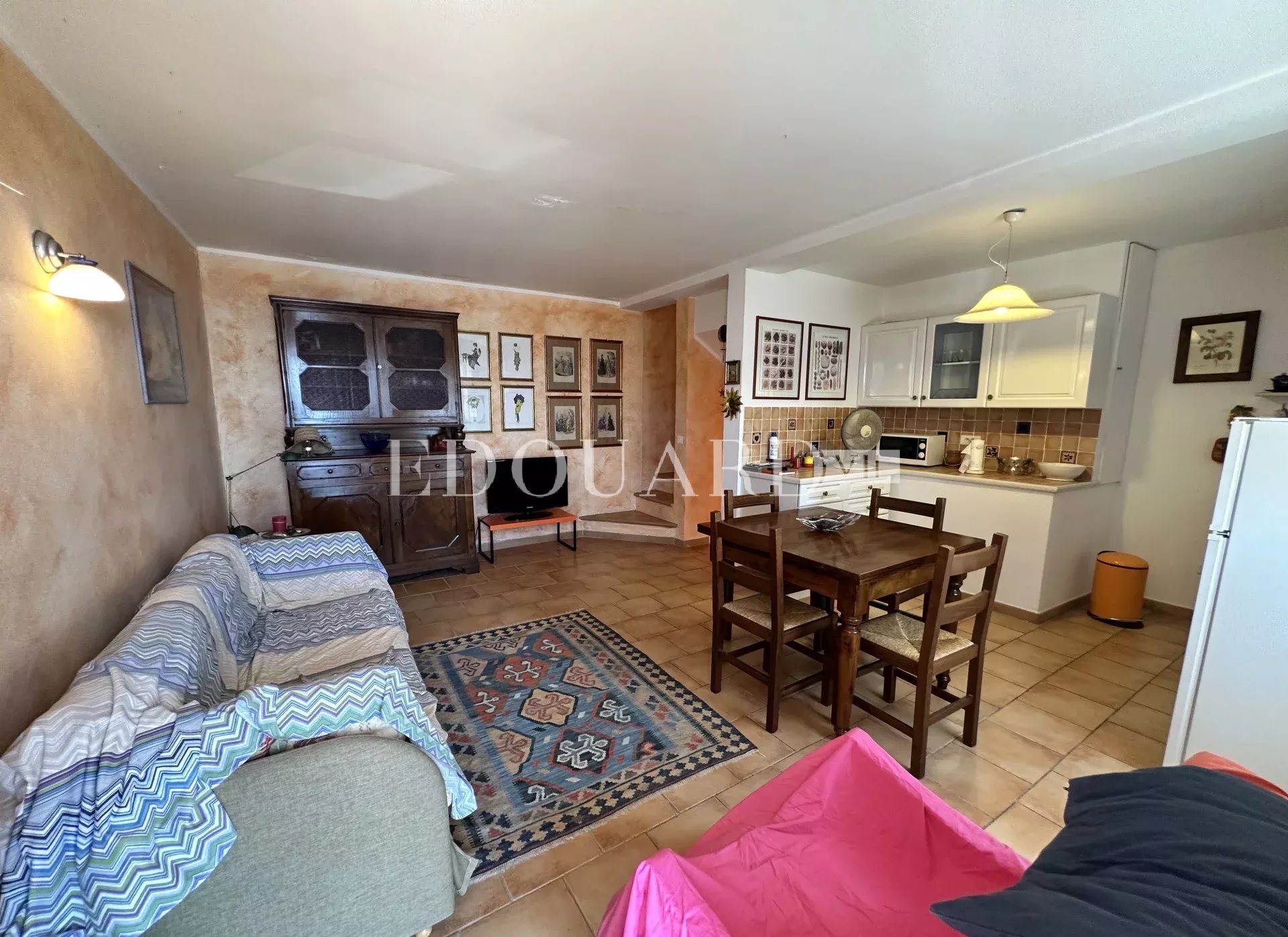 En exclusivité appartement triplex avec deux balcons, belle vue mer panoramique et spacieux garage