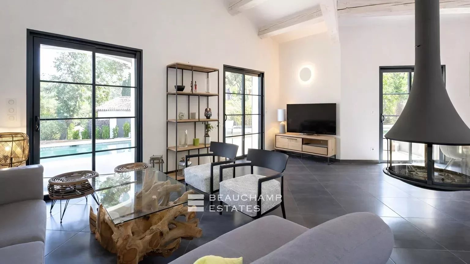 Villa neuve à pieds de la plage des Salins et à proximité du centre ville de Saint-Tropez