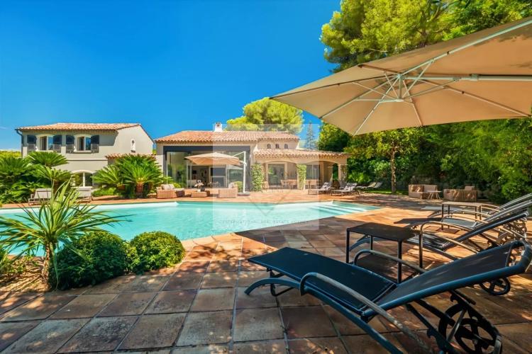 Superbe villa neuve de style provençal – Vue panoramique & intimité absolue