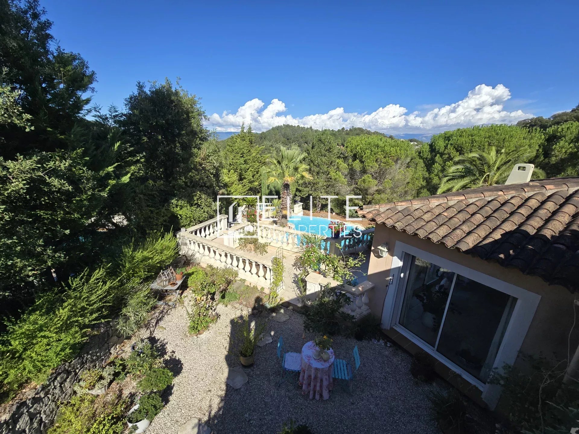 VILLA DE 205m² + PISCINE LES ADRETS