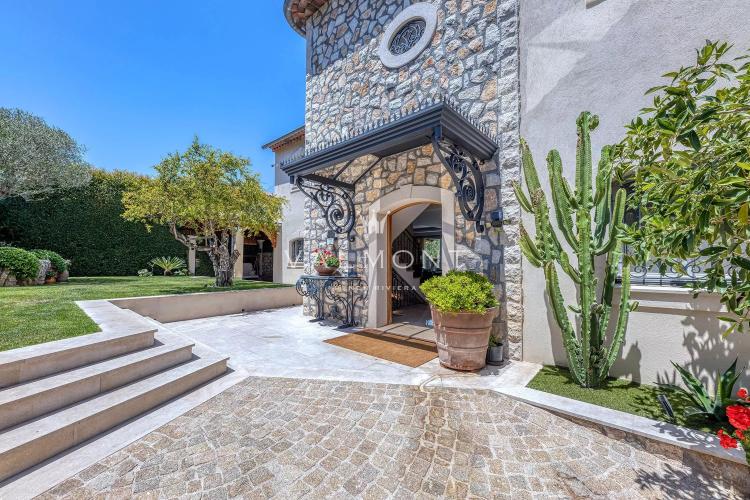 Super Cannes Vallauris renovated villa with panoramic views