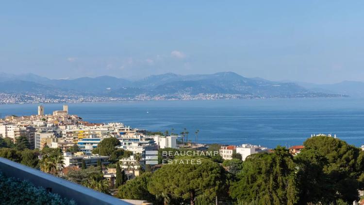 penthouse avec vue mer panoramique et piscine -  antibes