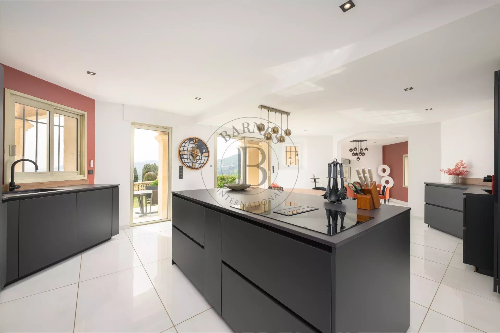 PROCHE MOUGINS - VILLA PROVENÇALE RENOVEE - VUE MER PANORAMIQUE