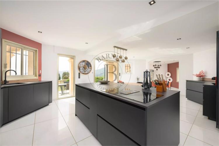 PROCHE MOUGINS - VILLA PROVENÇALE RENOVEE - VUE MER PANORAMIQUE