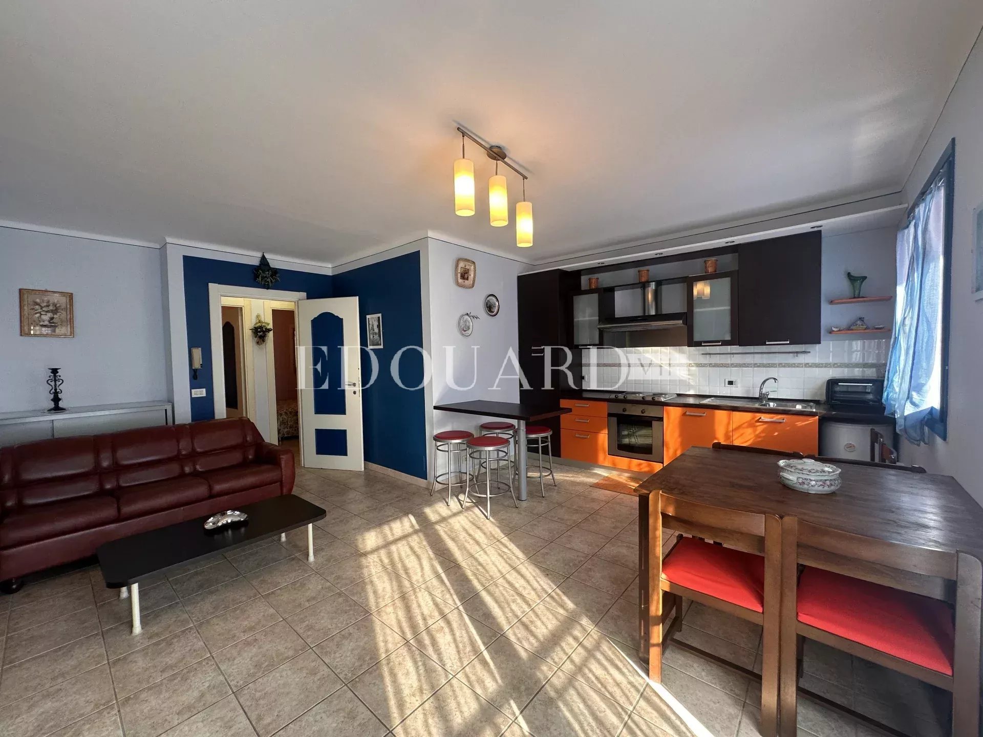 Trois pièces à vendre avec grande terrasse, au cœur du splendide quartier résidentiel de Garavan, exclusivité